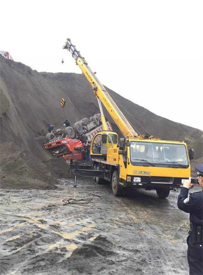 湖北上犹道路救援